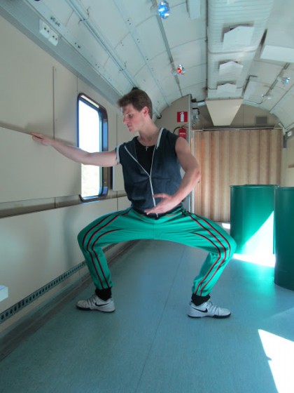   Dancers can do barre anywhere, even on the train. Photo by me.