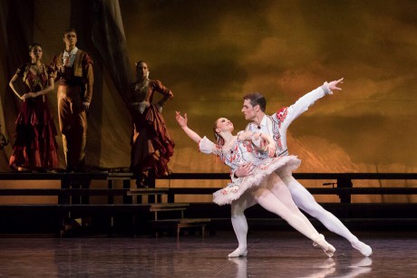 Abigail Sheppard - Kitri, Michal Krcmar - Basilio, Don Quijote - Patrice Bart, Photo - Mirka Kleemola (29)