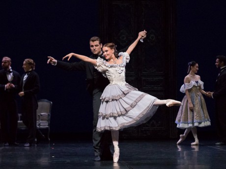 Lady of Camellias - Val Caniparoli, Marguerite Linda Haakana, Armand Duval Michal Krcmar, photo M. Kleemola FNB 2017 (1)