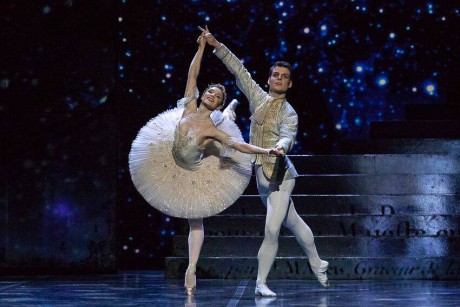 Cinderella by David Bintley, Cinderella - Abigail Sheppard, Prince - Michal Krcmar, Photo - imagenary.fi FNB  (22)