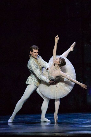 Cinderella by David Bintley, Cinderella - Abigail Sheppard, Prince - Michal Krcmar, Photo - imagenary.fi FNB  (25)