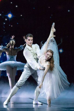 Cinderella by David Bintley, Cinderella - Abigail Sheppard, Prince - Michal Krcmar, Photo - imagenary.fi FNB  (43)