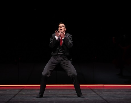 Jekyll and Hyde by Val Caniparoli FNB Michal Krcmar photo Roosa Oksaharju (9)