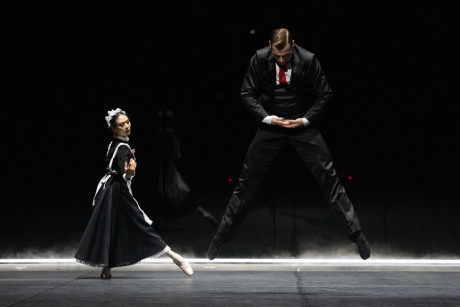 Jekyll and Hyde by Val Caniparoli FNB Michal Krcmar photo Mirka Kleemola (10)