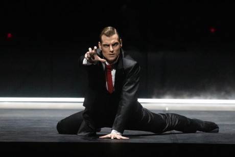 Jekyll and Hyde by Val Caniparoli FNB Michal Krcmar photo Mirka Kleemola (11)