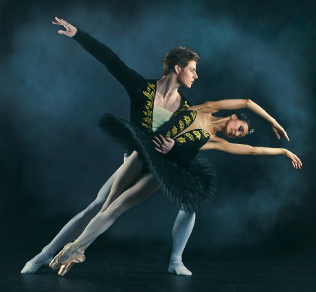 Black Swan ballet photo Petia Ilieva Michal Krcmar (3)