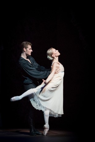 Onegin Finnish National Ballet Salla Eerola Michal Krcmar (9)