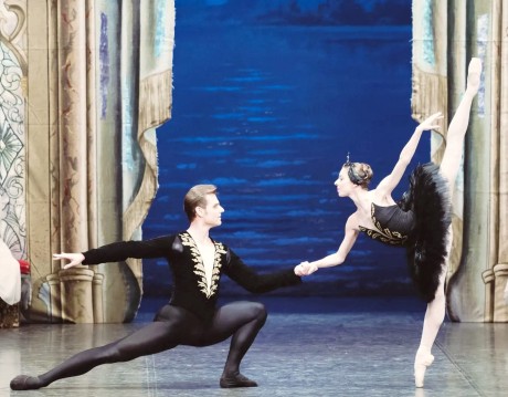 Il Lago dei Cigni Swan lake Alina Nanu Michal Krcmar TAM Arcimboldi (1)