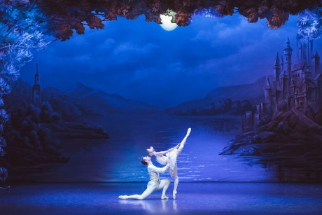Il Lago dei Cigni Swan lake Alina Nanu Michal Krcmar TAM Arcimboldi (2)