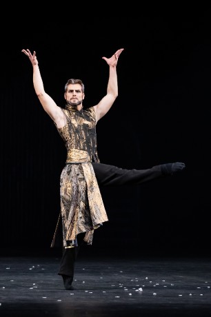 Hamlet Michal Krcmar Claudius Leo Mujic (12)