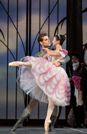 Swan lake Prince Michal Krcmar Ballet Dancer (4)