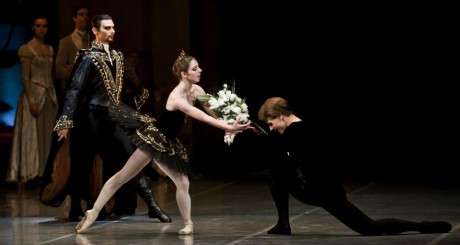 Swan lake Photo© Martin Divisek Prague State opera Alina Nanu and Michal Krcmar (7)