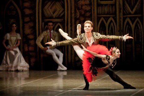 Don Quijote choreography Jaroslav Slavicky Photo © Martin Divisek Prague State Opera Alina nanu and Michal Krcmar  (10)