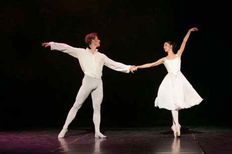 Manon - Sir Kenneth MacMillan, Photo © Sakari Viika, Manon - Petia Ilieva, Des Grieux - Michal Krcmar (3)