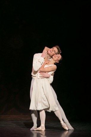 Manon - Sir Kenneth MacMillan, Photo © Sakari Viika, Manon - Petia Ilieva, Des Grieux - Michal Krcmar (8)