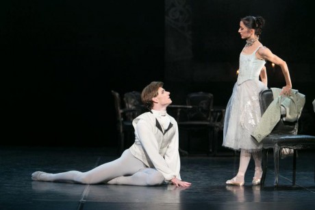 Manon - Sir Kenneth MacMillan, Photo © Sakari Viika, Manon - Petia Ilieva, Des Grieux - Michal Krcmar (10)