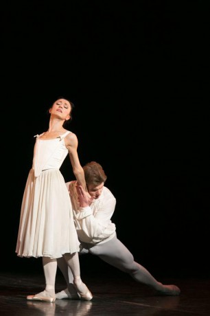 Manon - Sir Kenneth MacMillan, Photo © Sakari Viika, Manon - Petia Ilieva, Des Grieux - Michal Krcmar (16)