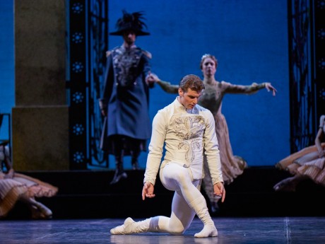 Swan lake 2017 - Kenneth Greve, EunJi Ha Michal Krcmar Prince, Photo Mirka Kleemola  (3)