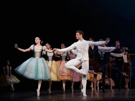 Swan lake 2017 - Kenneth Greve, EunJi Ha Michal Krcmar Prince, Photo Mirka Kleemola  (5)