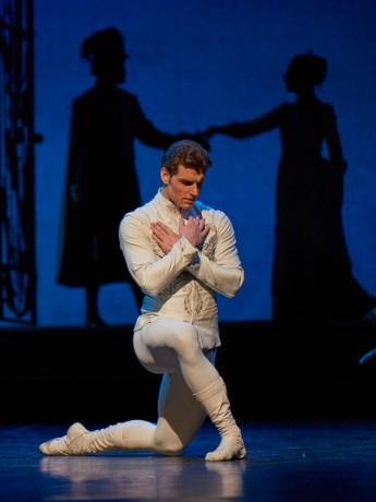 Swan lake 2017 - Kenneth Greve, EunJi Ha Michal Krcmar Prince, Photo Mirka Kleemola  (2)