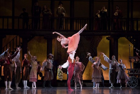 Abigail Sheppard - Kitri, Michal Krcmar - Basilio, Don Quijote - Patrice Bart, Photo - Mirka Kleemola (11)