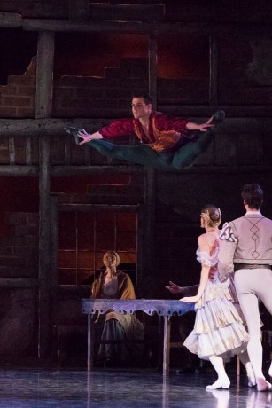 Abigail Sheppard - Kitri, Michal Krcmar - Basilio, Don Quijote - Patrice Bart, Photo - Mirka Kleemola (19)