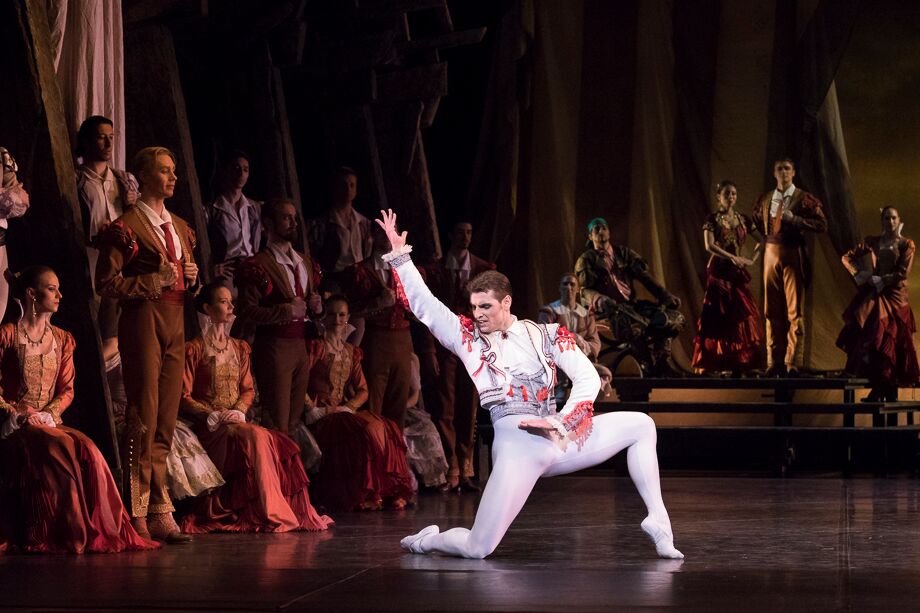 Abigail Sheppard - Kitri, Michal Krcmar - Basilio, Don Quijote - Patrice Bart, Photo - Mirka Kleemola (32)