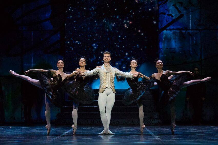 Cinderella by David Bintley, Cinderella - Abigail Sheppard, Prince - Michal Krcmar, Photo - imagenary.fi FNB  (8)