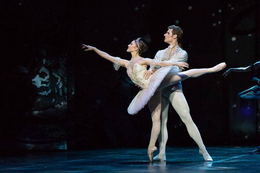 Cinderella by David Bintley, Cinderella - Abigail Sheppard, Prince - Michal Krcmar, Photo - imagenary.fi FNB  (12)