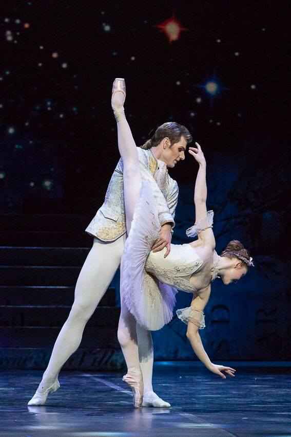 Cinderella by David Bintley, Cinderella - Abigail Sheppard, Prince - Michal Krcmar, Photo - imagenary.fi FNB  (21)