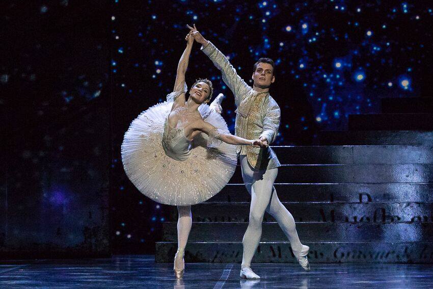 Cinderella by David Bintley, Cinderella - Abigail Sheppard, Prince - Michal Krcmar, Photo - imagenary.fi FNB  (22)