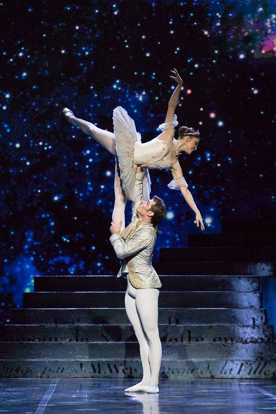 Cinderella by David Bintley, Cinderella - Abigail Sheppard, Prince - Michal Krcmar, Photo - imagenary.fi FNB  (23)