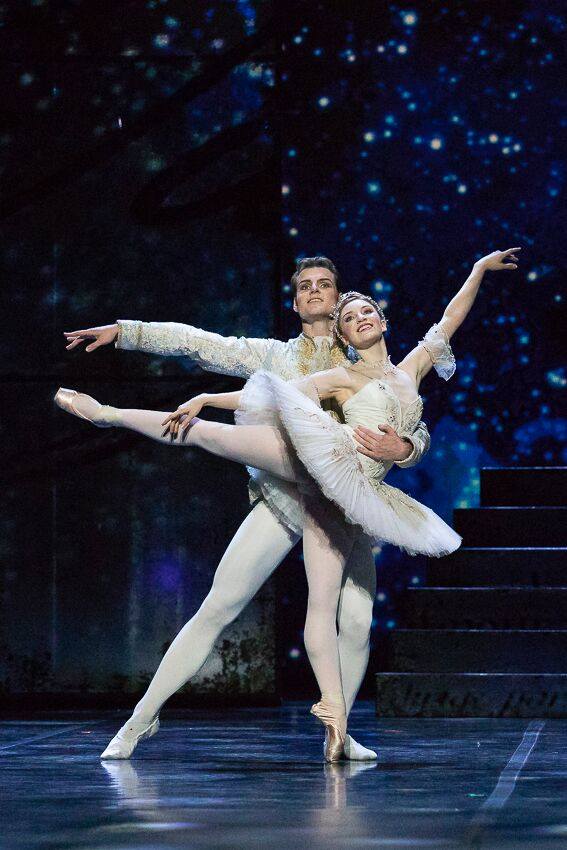 Cinderella by David Bintley, Cinderella - Abigail Sheppard, Prince - Michal Krcmar, Photo - imagenary.fi FNB  (27)