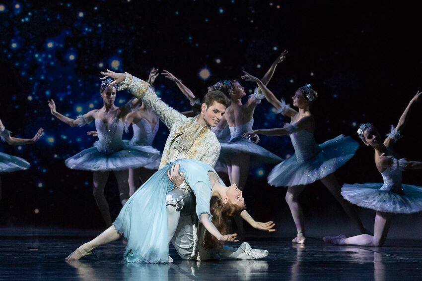 Cinderella by David Bintley, Cinderella - Abigail Sheppard, Prince - Michal Krcmar, Photo - imagenary.fi FNB  (41)