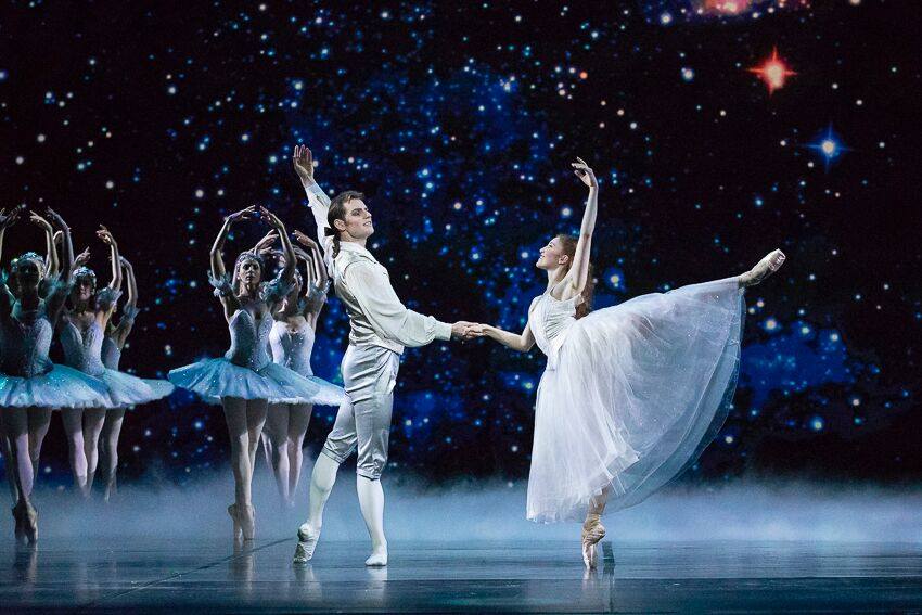 Cinderella by David Bintley, Cinderella - Abigail Sheppard, Prince - Michal Krcmar, Photo - imagenary.fi FNB  (44)