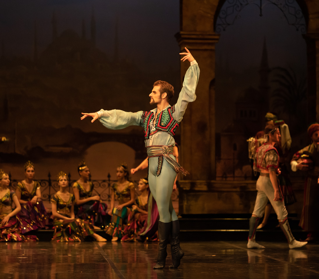 Corsaire Maria Kochetkova Michal Krcmar Anna Marie Holmes Roosa Oksaharju (6)