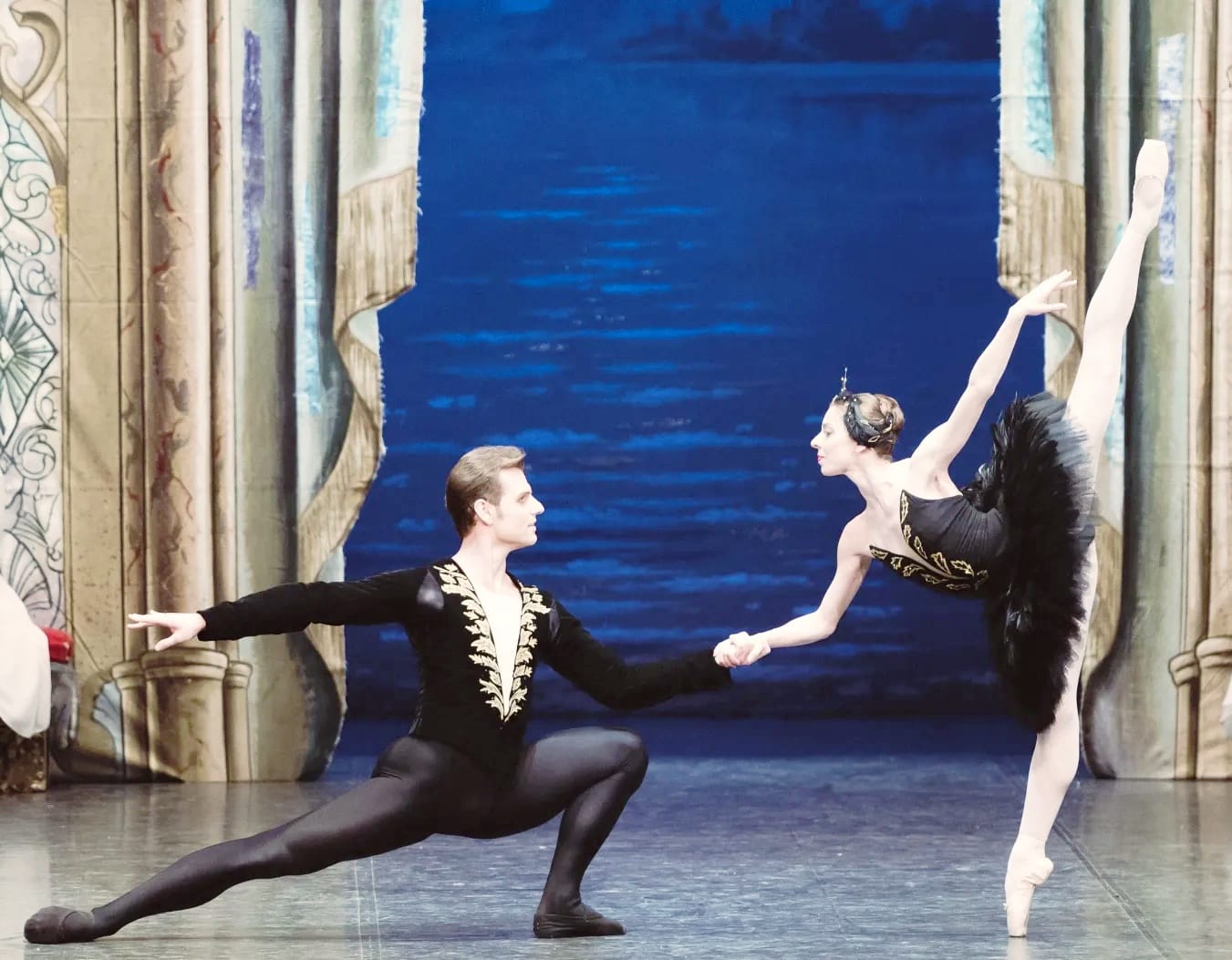 Il Lago dei Cigni Swan lake Alina Nanu Michal Krcmar TAM Arcimboldi (1)