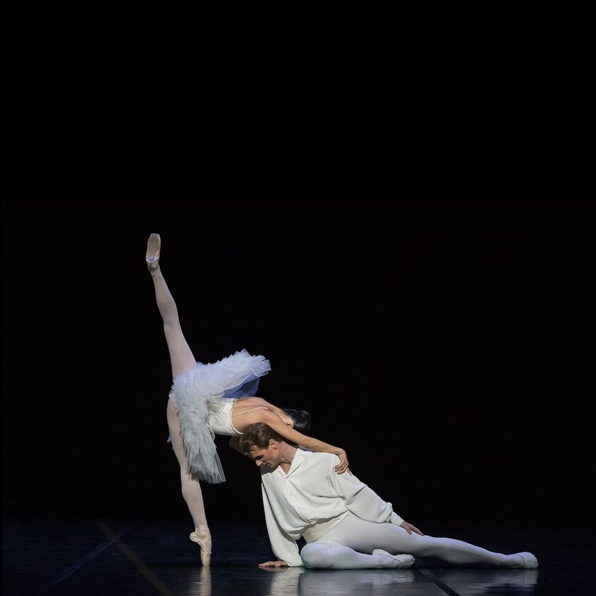 Suit En Blanc EunJi Ha Michal Krcmar ballet (4)