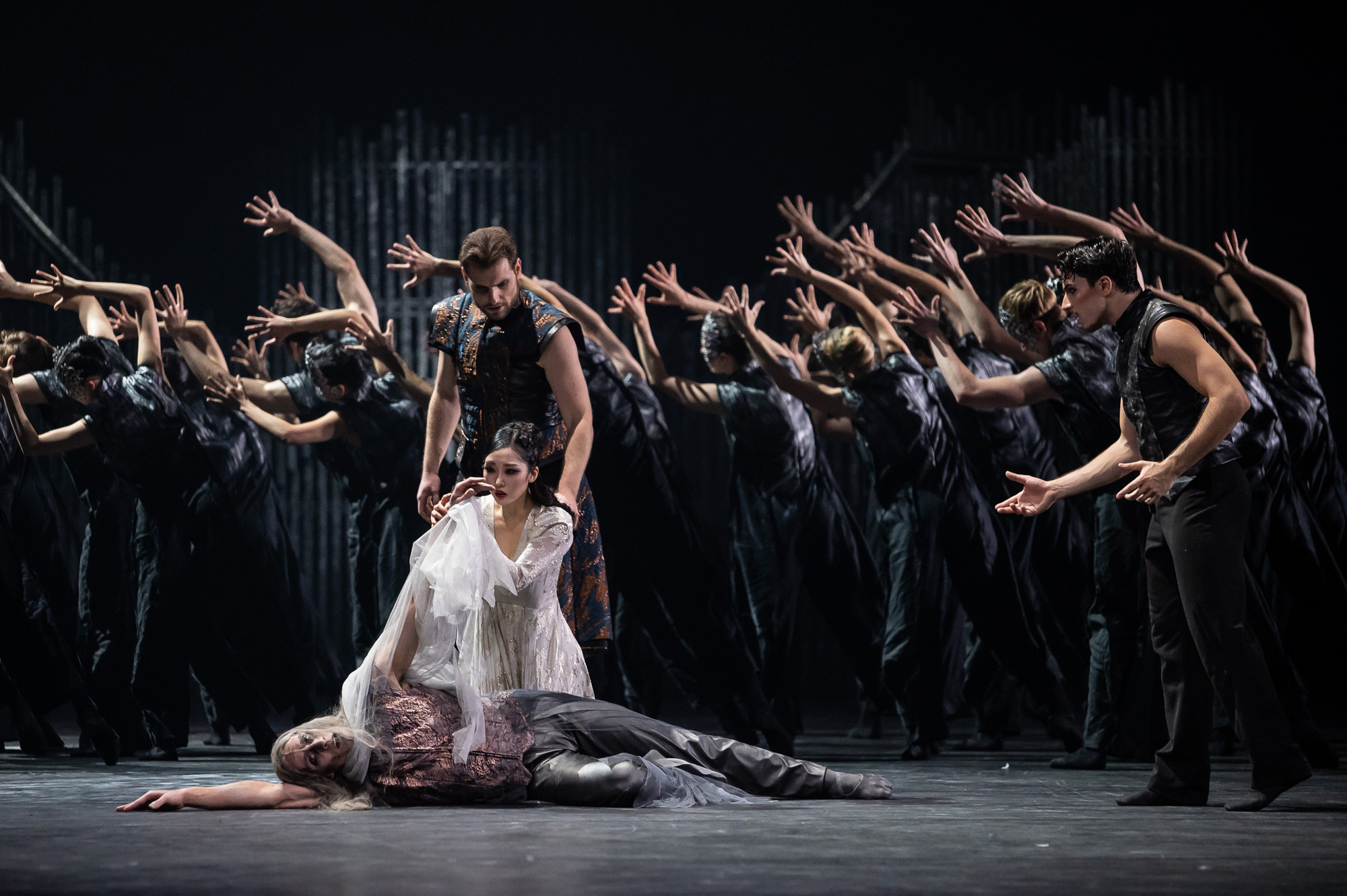 Hamlet Michal Krcmar Claudius Leo Mujic (1)