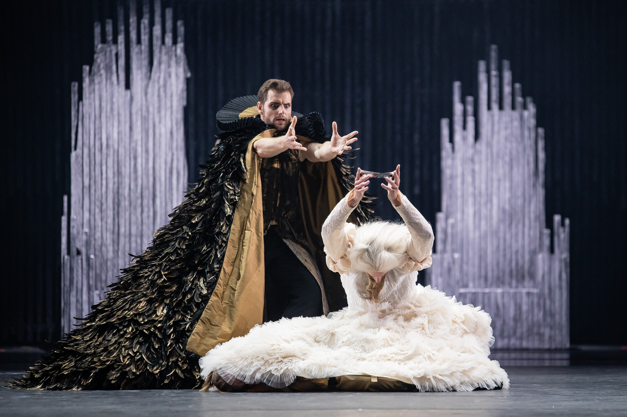 Hamlet Michal Krcmar Claudius Leo Mujic (2)