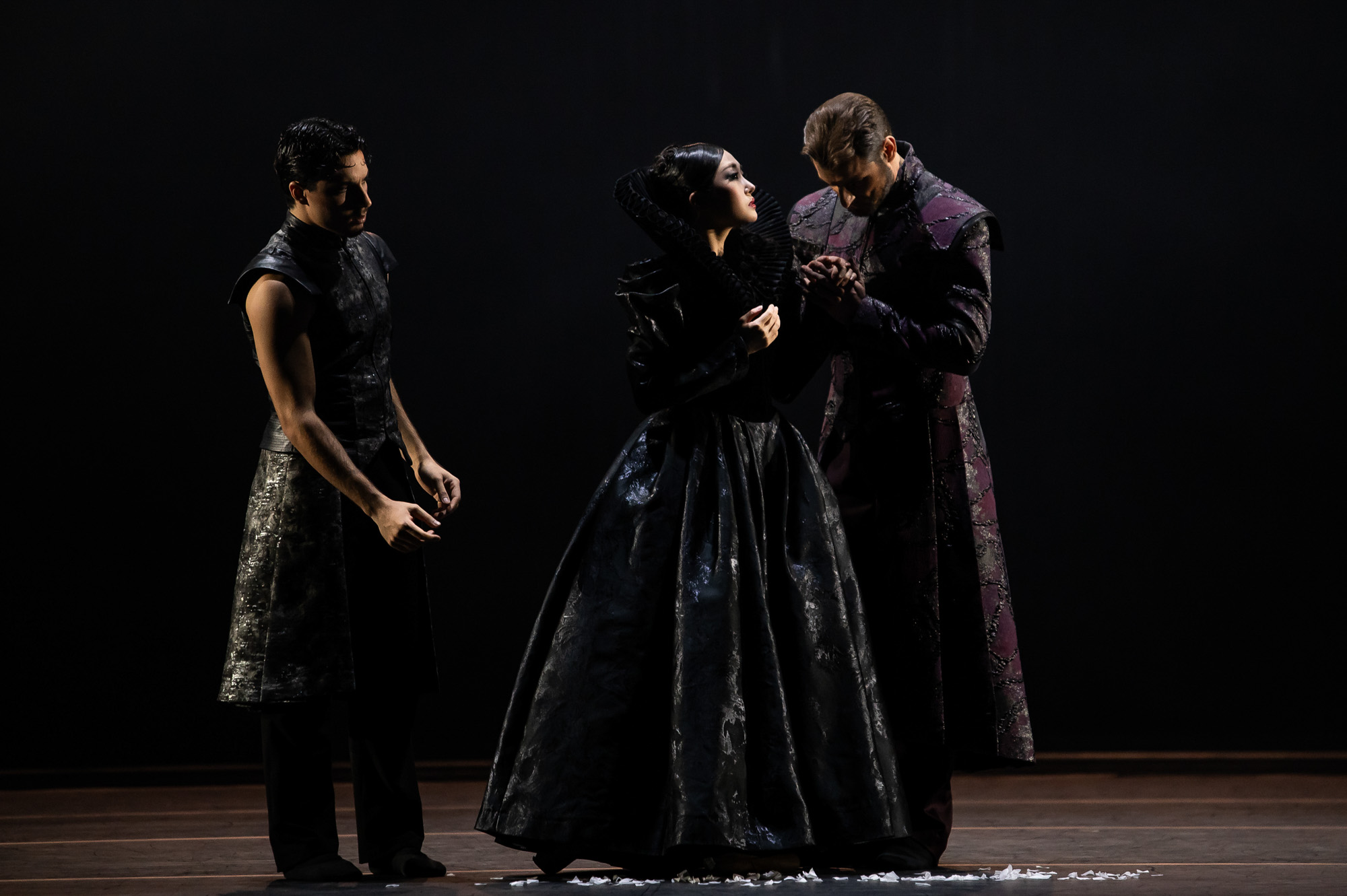 Hamlet Michal Krcmar Claudius Leo Mujic (11)