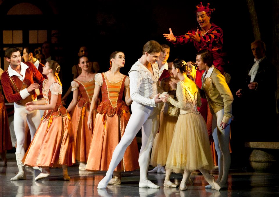 Swan lake Photo© Martin Divisek Prague State opera Alina Nanu and Michal Krcmar (2)