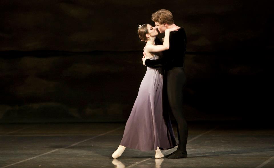 Swan lake Photo© Martin Divisek Prague State opera Alina Nanu and Michal Krcmar (13)