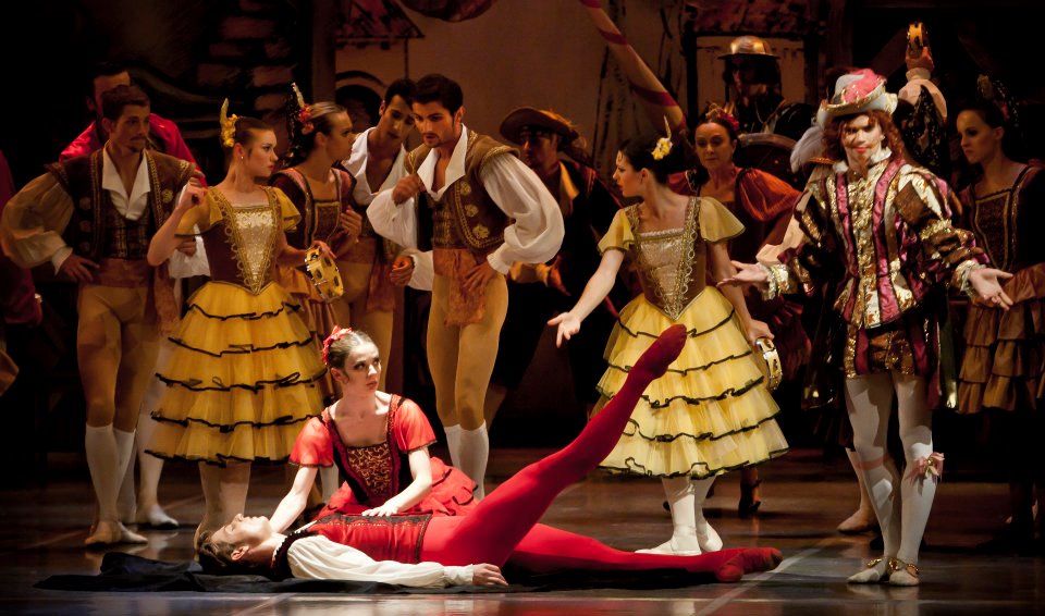 Don Quijote choreography Jaroslav Slavicky Photo © Martin Divisek Prague State Opera Alina nanu and Michal Krcmar  (7)