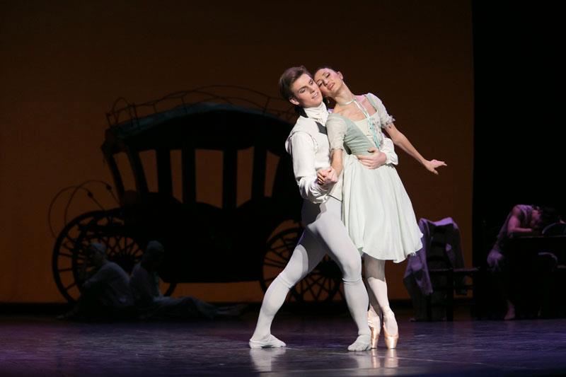 Manon - Sir Kenneth MacMillan, Photo © Sakari Viika, Manon - Petia Ilieva, Des Grieux - Michal Krcmar (2)