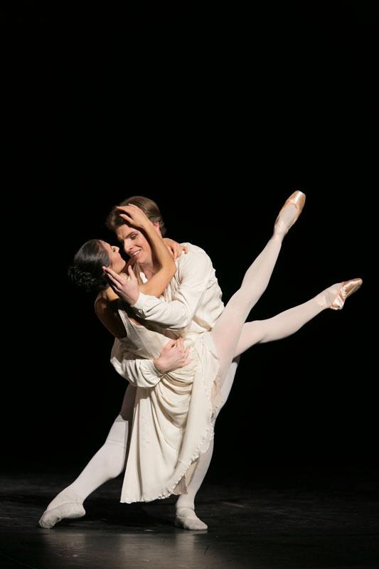 Manon - Sir Kenneth MacMillan, Photo © Sakari Viika, Manon - Petia Ilieva, Des Grieux - Michal Krcmar (5)