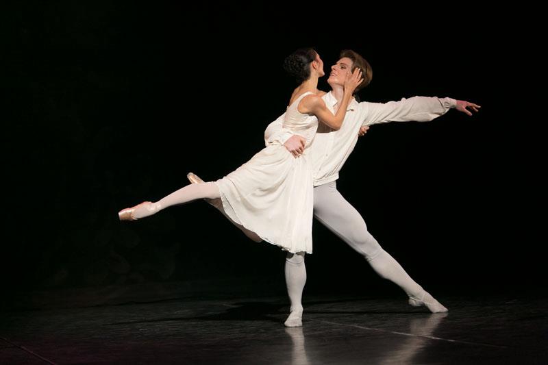 Manon - Sir Kenneth MacMillan, Photo © Sakari Viika, Manon - Petia Ilieva, Des Grieux - Michal Krcmar (7)