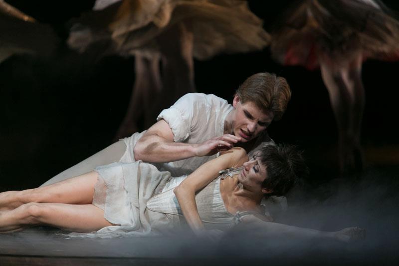 Manon - Sir Kenneth MacMillan, Photo © Sakari Viika, Manon - Petia Ilieva, Des Grieux - Michal Krcmar (18)