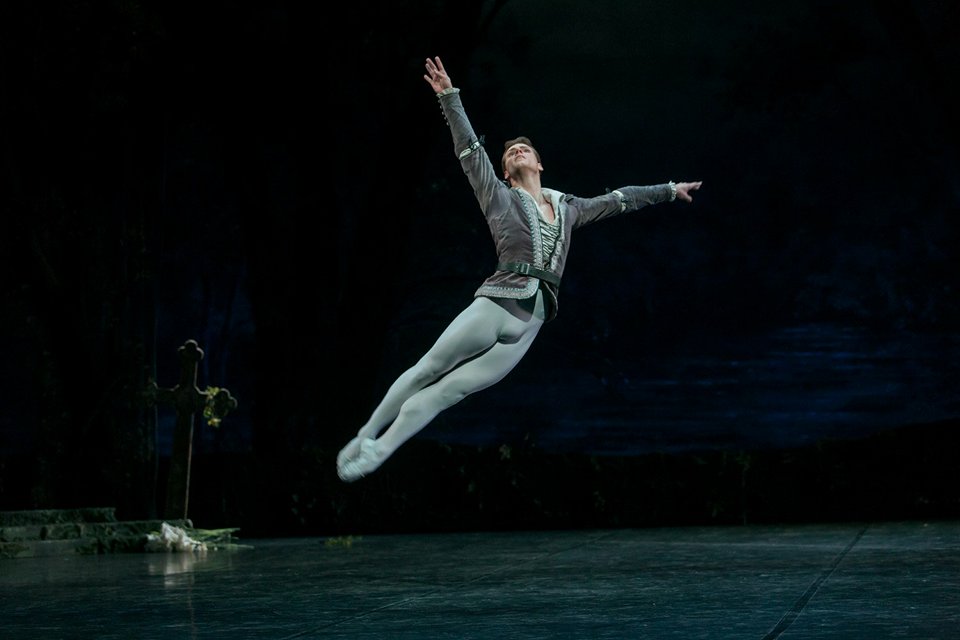 ALBRECHT MICHAL KRCMAR GISELLE HANAKO MATSUNE PHOTO SAKARI VIIKA FINNISH NATIONAL BALLET 2018 MYRTHA ABIGAIL SHEPPARD  (1)