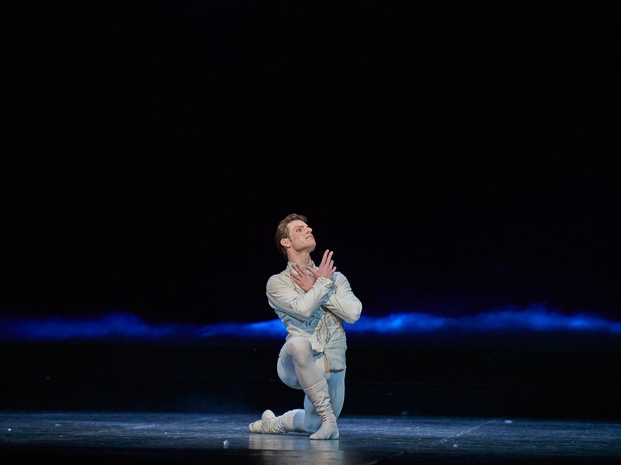 Swan lake 2017 - Kenneth Greve, EunJi Ha Michal Krcmar Prince, Photo Mirka Kleemola  (17)